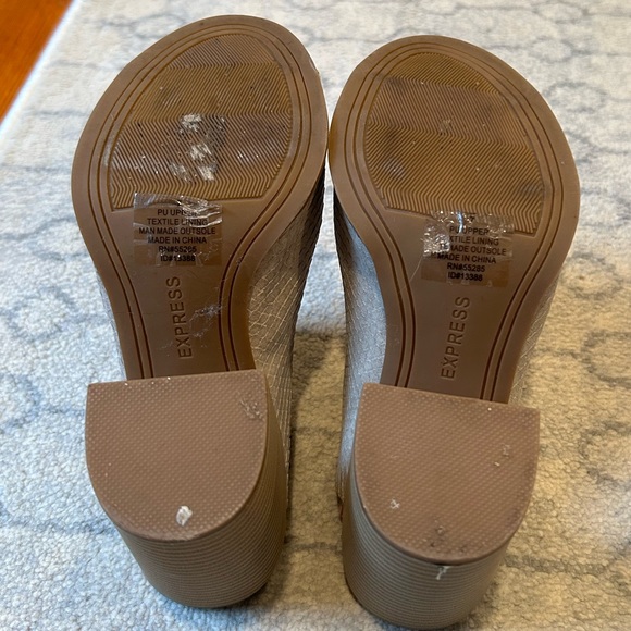 Scale textured slip on heels - Picture 5 of 6